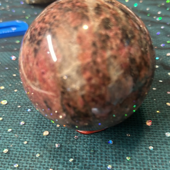 1028g 82" Almandine Wine Red Garnet Crystal beautiful color great size showpiece - Picture 2 of 5